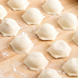 Forma do produkcji makaronu i pierogów - 37 otworów 25 cm