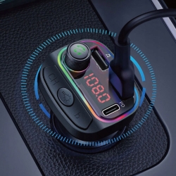 Bluetooth vysílač do auta s nabíječkou a LED osvětlením - Funkce Bass Boost