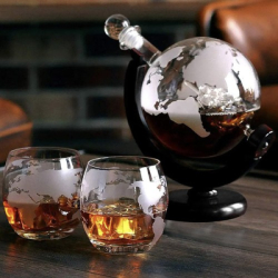 Karafa na whisky ve tvaru globusu + 2 sklenice