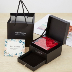 Valentýnská krabička na šperky s růžemi - černá šperkovnice