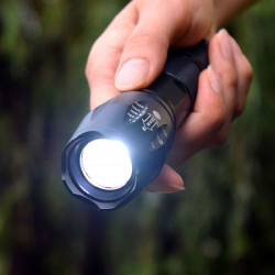 Ultra silná outdoorová LED taktická svítilna T6 černá - dosah 500m