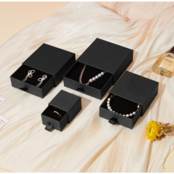 Dekorativní dárková krabička na šperky - černá