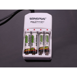 Nabíječka baterií AA / AAA pro 4 baterie (Verk)