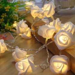 Girlanda s 10 květy růží s LED světly 1,5m - bílá